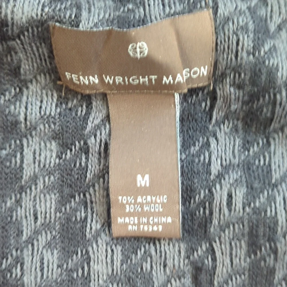 Gorgeous Tooth hound Sweater Wrap Medium - Picture 3 of 4